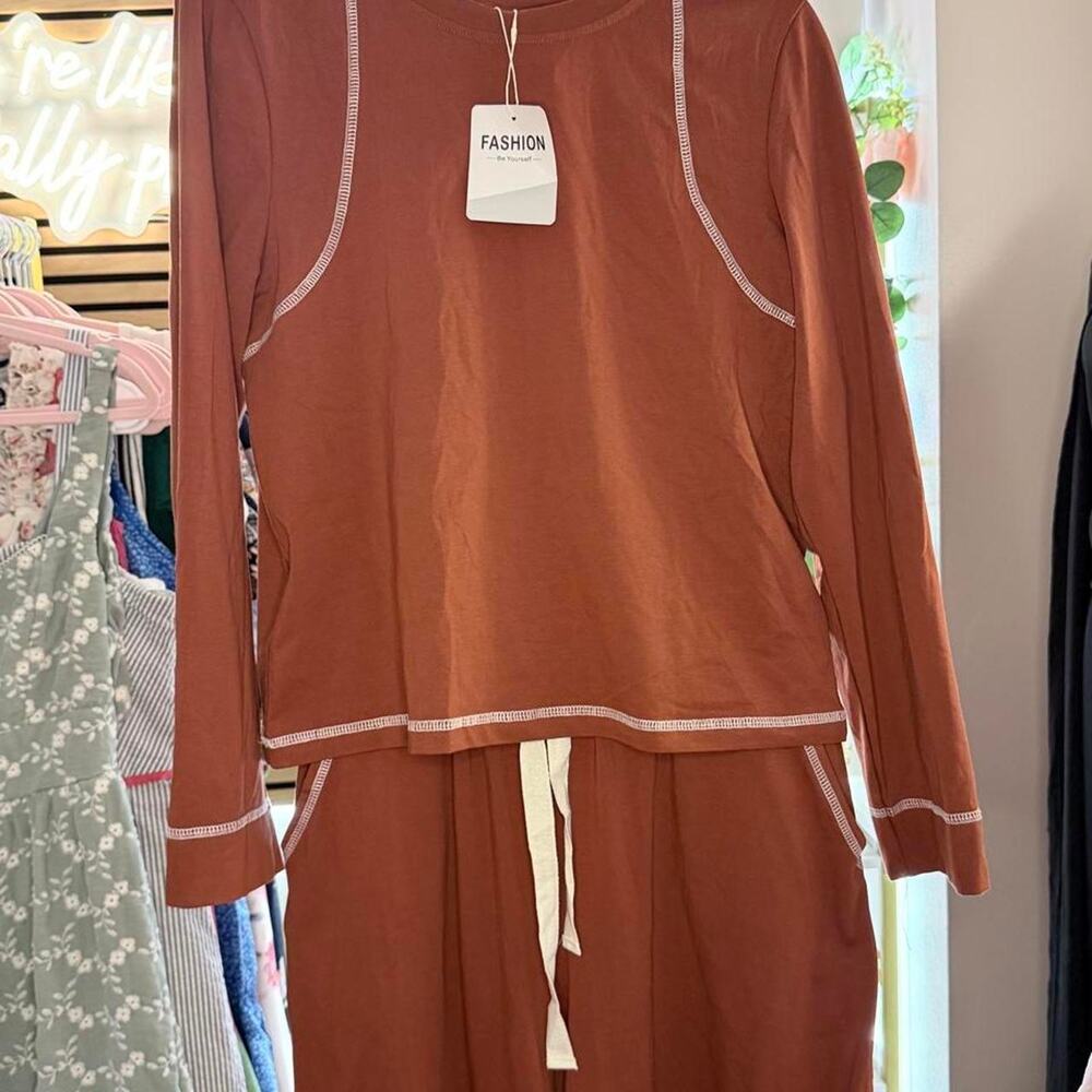 Brown 2 piece outfit with Wide leg pants - Picture 2 of 8